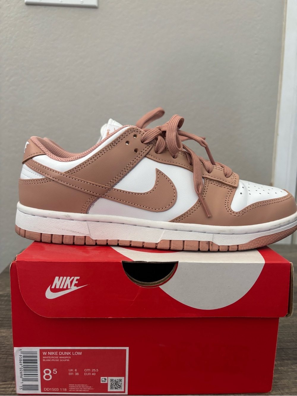 W Nike dunk low size women 8.5 rose pink
